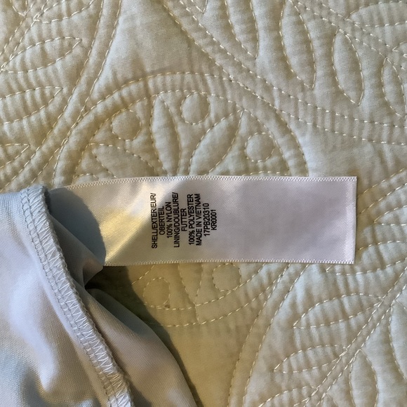 COPY - Beautiful grey lace blouse. Excellent condition - Picture 3 of 4